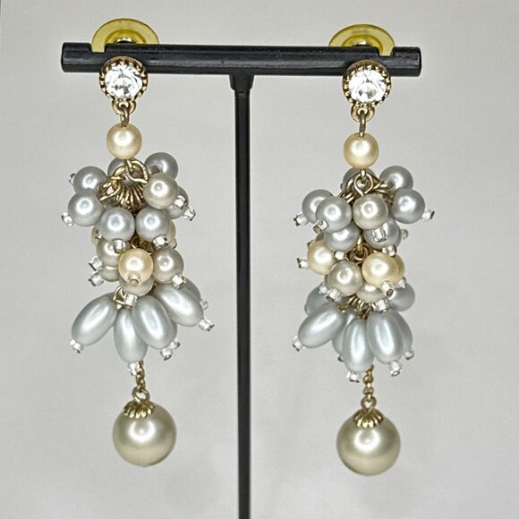 Seven Pair Of Faux Pearl Earrings Two Clip On And Five Pierced - Picture 3 of 11